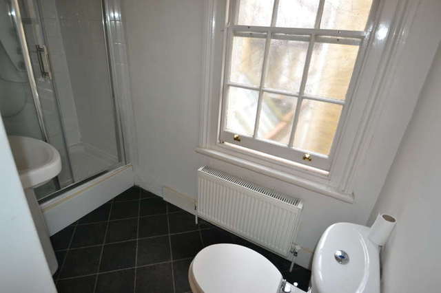  Image of Flat to rent in Old Street London EC1V at Barbican, EC1V 9AE