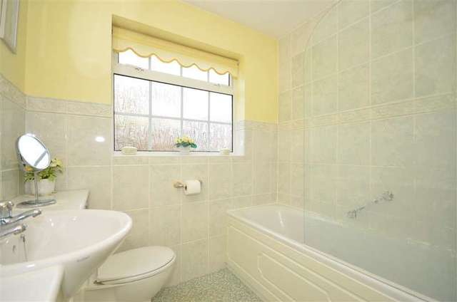  Image of 2 bedroom Bungalow for sale in Oldaker Road Newick Lewes BN8 at Newick Lewes Lewes, BN8 4LN