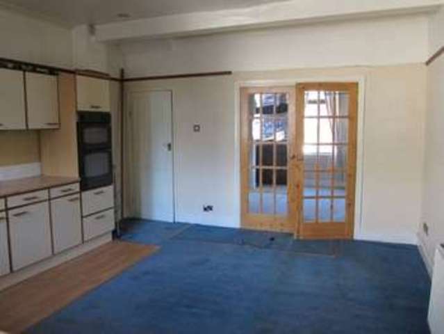  Image of 3 bedroom Terraced house to rent in Oldham Road Rochdale OL11 at Oldham Road  Rochdale, OL11 2EZ