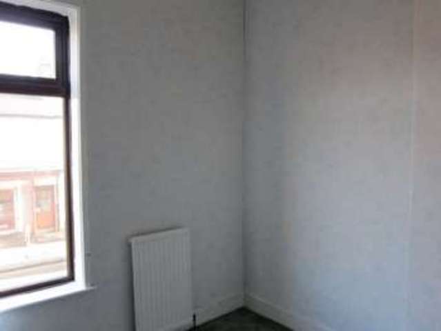  Image of 3 bedroom Terraced house to rent in Oldham Road Rochdale OL11 at Oldham Road  Rochdale, OL11 2EZ