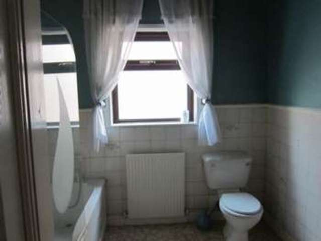  Image of 3 bedroom Terraced house to rent in Oldham Road Rochdale OL11 at Oldham Road  Rochdale, OL11 2EZ