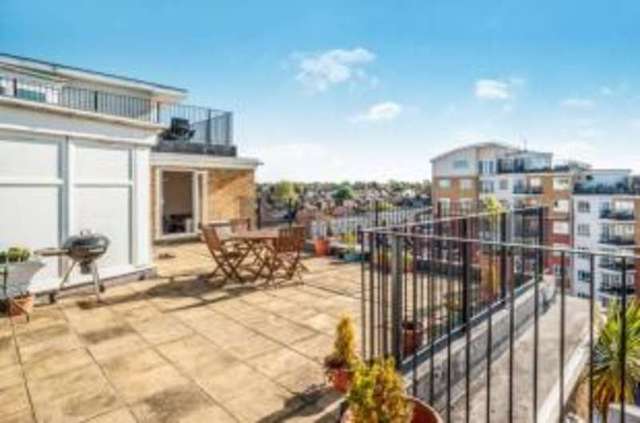  Image of 2 bedroom Flat for sale in The Gateway Watford WD18 at The Gateway Watford Watford, WD18 7HG