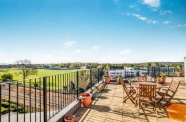  Image of 2 bedroom Flat for sale in The Gateway Watford WD18 at The Gateway Watford Watford, WD18 7HG