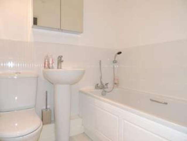  Image of 3 bedroom Semi-Detached house to rent in Station Court Kingswood Bristol BS15 at Station Court Kingswood Bristol, BS15 4FX