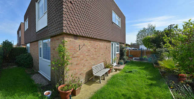  Image of 2 bedroom Flat for sale in Orchard Road Burnham-on-Crouch CM0 at Burnham-on-Crouch Burnham-on-Crouch, CM0 8JL
