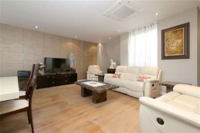  Image of 3 bedroom Property to rent in Palace Place London SW1E at London, SW1E 5BJ
