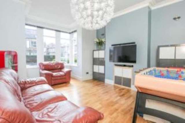  Image of 2 bedroom Flat for sale in Park Avenue Knaresborough HG5 at Knaresborough North Yorkshire Scriven, HG5 9ES