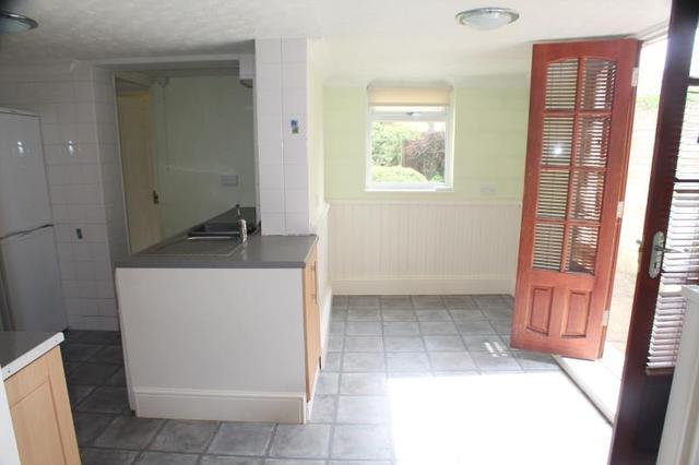  Image of 3 bedroom Semi-Detached house to rent in Park Lane Hornchurch RM11 at Hornchurch  Romford, RM11 1BD