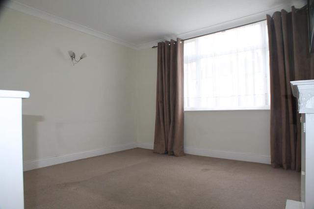  Image of 3 bedroom Semi-Detached house to rent in Park Lane Hornchurch RM11 at Hornchurch  Romford, RM11 1BD