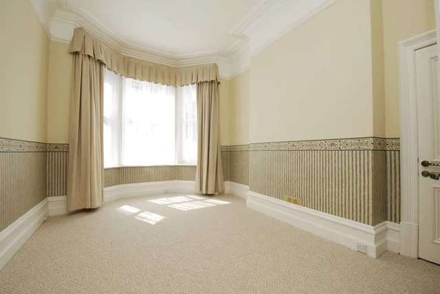  Image of 3 bedroom Flat to rent in Park Mansions Knightsbridge London SW1X at Park Mansions  141 Knightsbridge, SW1X 7QT
