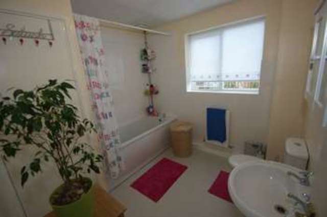  Image of 3 bedroom Detached house to rent in Parkstone Close West Bridgford Nottingham NG2 at Parkstone Close West Bridgford Nottingham, NG2 7UW