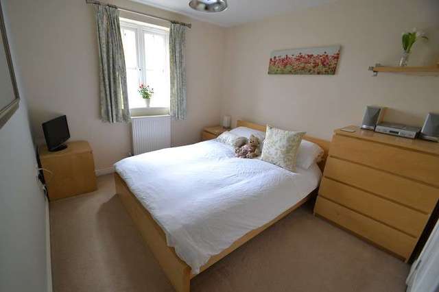  Image of 2 bedroom Apartment for sale in Phoenix Way Heath Cardiff CF14 at Phoenix Way  Heath, CF14 4PQ