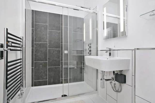  Image of 1 bedroom Flat to rent in Colville Gardens London W11 at Pinehurst Court  1-3 Colville Gardens, W11 2BJ