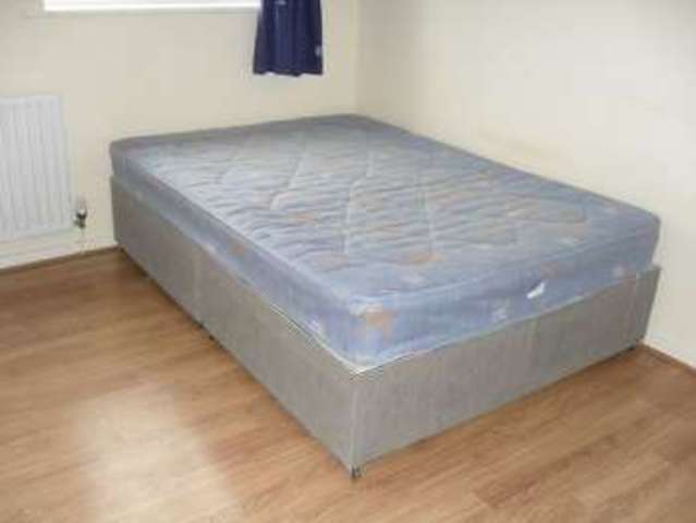  Image of 4 bedroom Terraced house to rent in Pluto Close Salford M6 at Pluto Close  Salford, M6 6HF