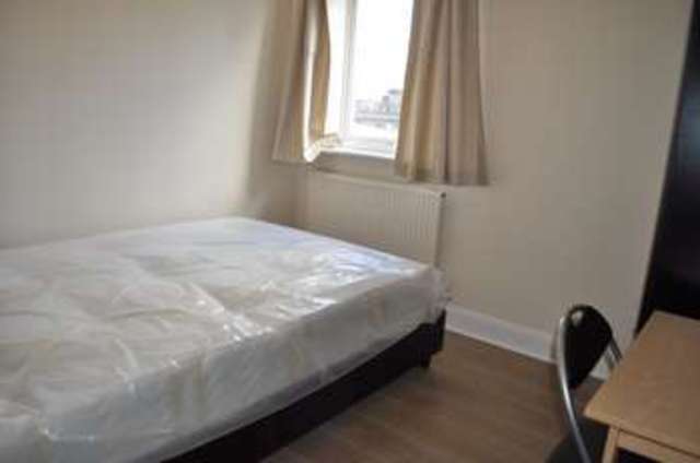  Image of 1 bedroom Property to rent in Poplar High Street London E14 at London, E14 0BG
