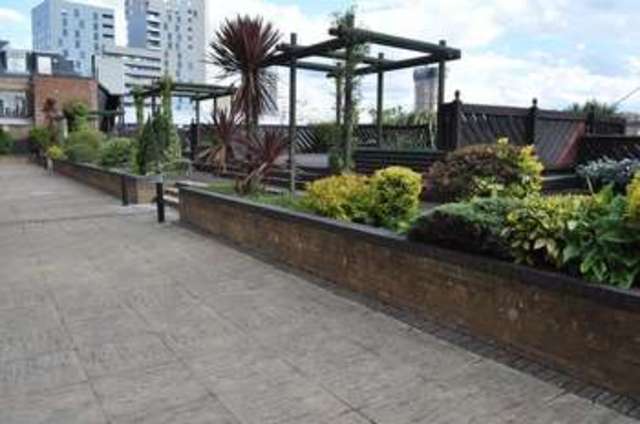  Image of 1 bedroom Property to rent in Poplar High Street London E14 at London, E14 0BG