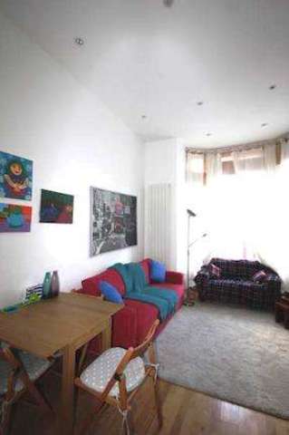  Image of 2 bedroom Flat to rent in Primrose Gardens London NW3 at Hampstead London Hampstead, NW3 4UL
