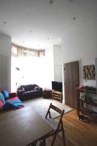  Image of 2 bedroom Flat to rent in Primrose Gardens London NW3 at Hampstead London Hampstead, NW3 4UL