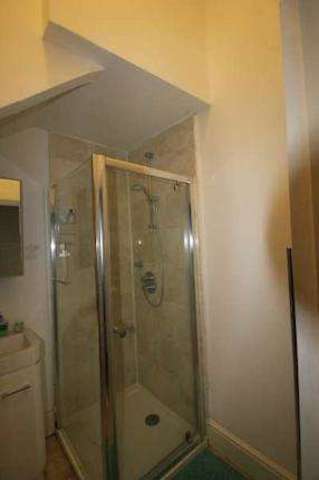 Image of 2 bedroom Flat to rent in Primrose Gardens London NW3 at Hampstead London Hampstead, NW3 4UL