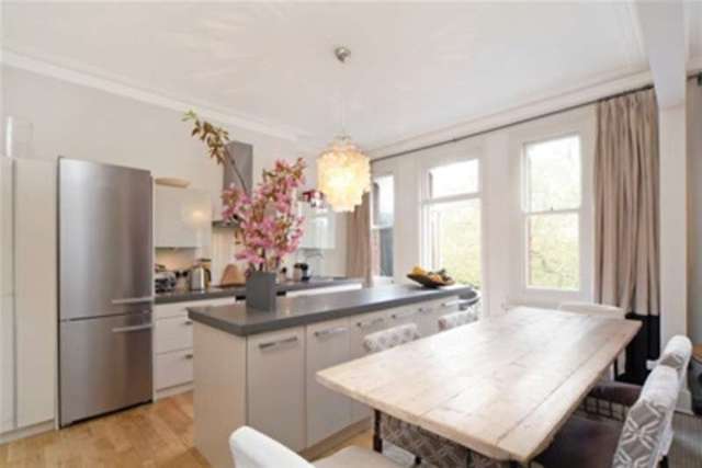  Image of 4 bedroom Flat to rent in Prince of Wales Drive London SW11 at London, SW11 4BH