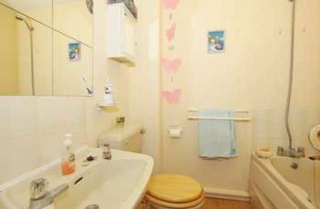  Image of 1 bedroom Flat for sale in Harecombe Rise Crowborough TN6 at Harecombe Rise  Crowborough, TN6 1LX