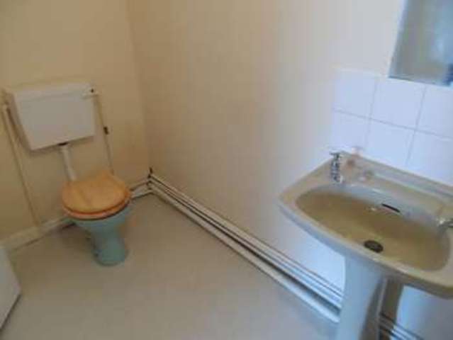  Image of 1 bedroom Flat to rent in Quay Street Carmarthen SA31 at Quay Street  Carmarthen, SA31 3JT