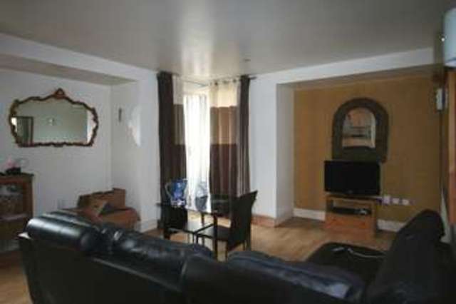  Image of 2 bedroom Flat to rent in Queen Street Cardiff CF10 at Queen Street  Cardiff, CF10 2GP