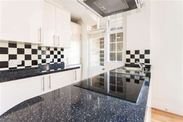  Image of 2 bedroom Flat to rent in Queensway London W2 at London, W2 4QR