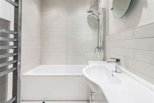  Image of 2 bedroom Flat to rent in Queensway London W2 at London, W2 4QR
