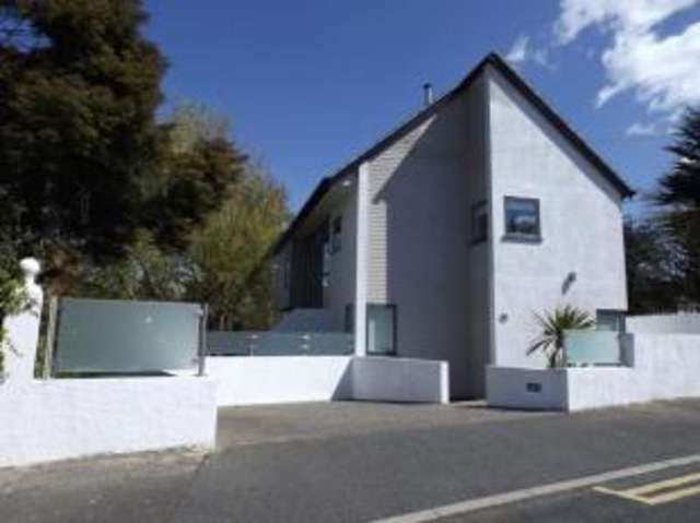  Image of 3 bedroom Detached house for sale in Lakeside Rayleigh SS6 at Rayleigh Essex Rayleigh, SS6 9LA