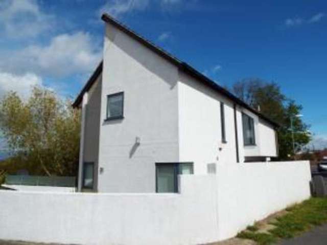  Image of 3 bedroom Detached house for sale in Lakeside Rayleigh SS6 at Rayleigh Essex Rayleigh, SS6 9LA
