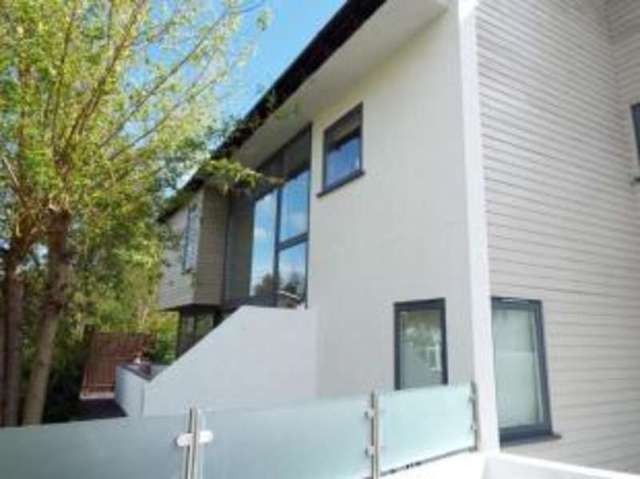  Image of 3 bedroom Detached house for sale in Lakeside Rayleigh SS6 at Rayleigh Essex Rayleigh, SS6 9LA