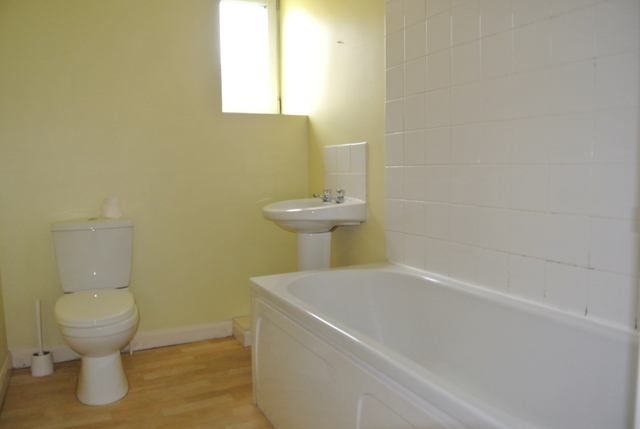  Image of 2 bedroom Apartment to rent in Redwing Crescent Huddersfield HD3 at Redwing Cresent  Botham Hall Road, Huddersfield, HD3 4RL