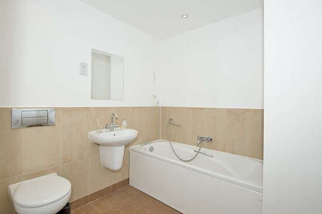  Image of 2 bedroom Flat to rent in Barton Mill Road Canterbury CT1 at Barton Mill  Canterbury, CT1 1GN