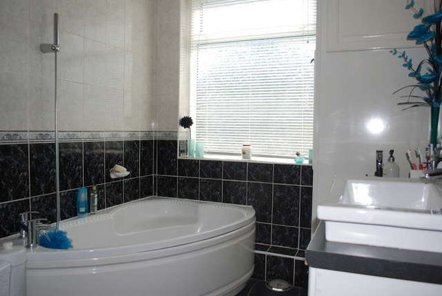 Image of 5 bedroom Semi-Detached house for sale in Rivington Avenue Woodford Green IG8 at Woodford Green London Woodford Green, IG8 8LS