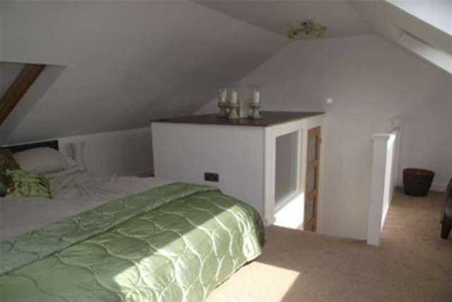  Image of 3 bedroom Chalet to rent in Nutcombe Crescent Rochford SS4 at Rochford, SS4 1RT