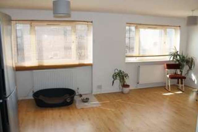  Image of 3 bedroom Flat for sale in Roman Way Enfield EN1 at Roman Way Bush Hill Park Enfield, EN1 1EG