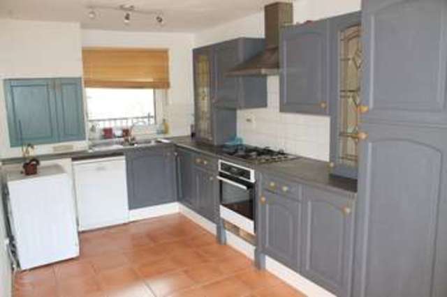  Image of 3 bedroom Flat for sale in Roman Way Enfield EN1 at Roman Way Bush Hill Park Enfield, EN1 1EG