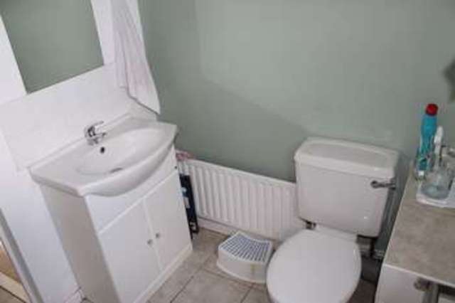  Image of 3 bedroom Flat for sale in Roman Way Enfield EN1 at Roman Way Bush Hill Park Enfield, EN1 1EG