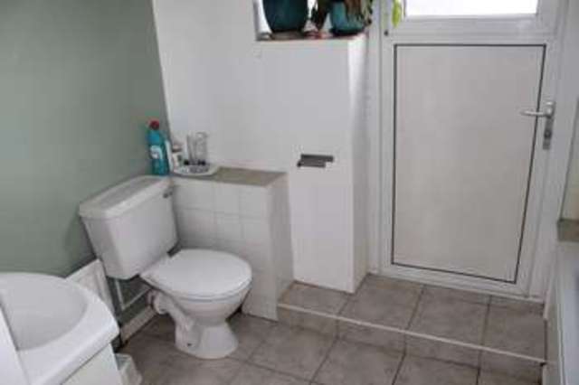  Image of 3 bedroom Flat for sale in Roman Way Enfield EN1 at Roman Way Bush Hill Park Enfield, EN1 1EG