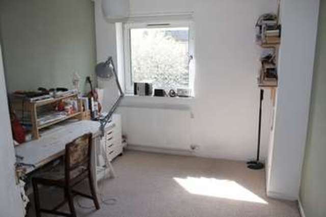  Image of 3 bedroom Flat for sale in Roman Way Enfield EN1 at Roman Way Bush Hill Park Enfield, EN1 1EG