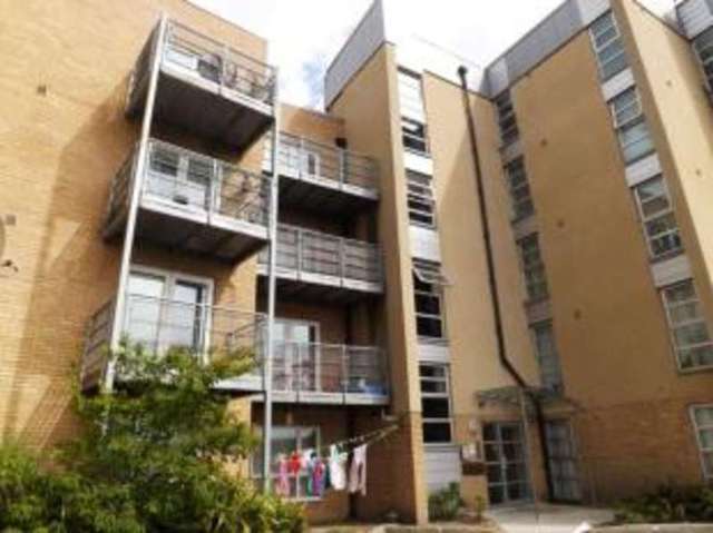  Image of 2 bedroom Flat for sale in Oldchurch Road Romford RM7 at 29 Oldchurch Road Romford Rush Green, RM7 0BG