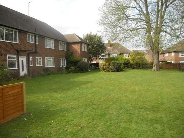 Image of 2 bedroom Maisonette to rent in Roseleigh Close Twickenham TW1 at Roseleigh Close, Cambridge Park  East Twickenham, TW1 2JT