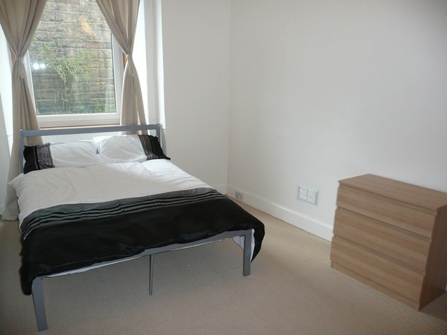  Image of 2 bedroom Flat to rent in Rossie Place Edinburgh EH7 at Easter Road Edinburgh Edinburgh, EH7 5SG