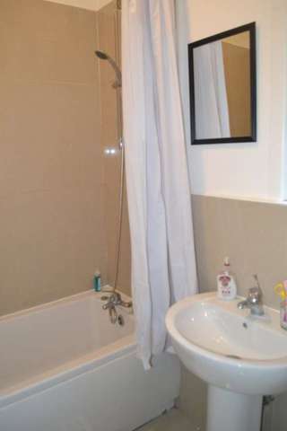  Image of 2 bedroom Flat to rent in Roxley Road London SE13 at Roxley Road  London, SE13 6HG