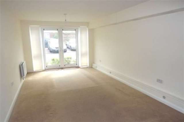  Image of 2 bedroom Flat to rent in Queen Marys Avenue Watford WD18 at Watford, WD18 7JN