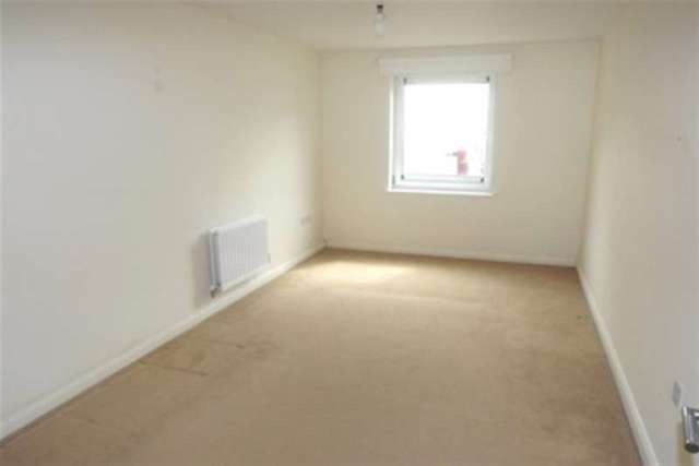  Image of 2 bedroom Flat to rent in Queen Marys Avenue Watford WD18 at Watford, WD18 7JN