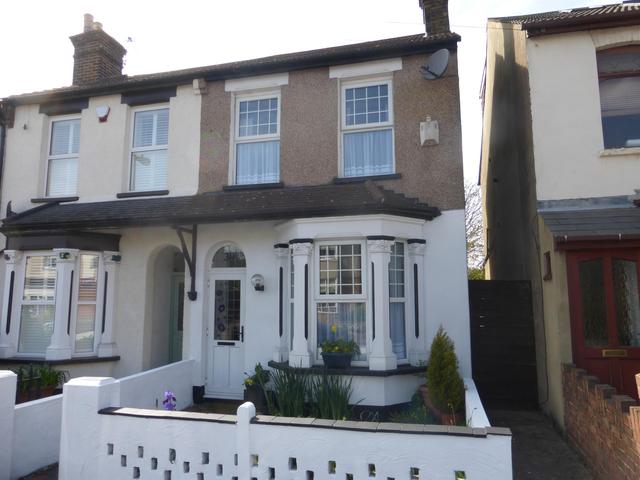  Image of 3 bedroom End of Terrace for sale in Royal Oak Road Bexleyheath DA6 at South Bexleyheath Kent Bexleyheath, DA6 7HG