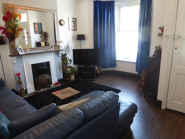  Image of 3 bedroom End of Terrace for sale in Royal Oak Road Bexleyheath DA6 at South Bexleyheath Kent Bexleyheath, DA6 7HG