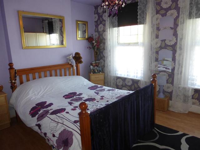  Image of 3 bedroom End of Terrace for sale in Royal Oak Road Bexleyheath DA6 at South Bexleyheath Kent Bexleyheath, DA6 7HG